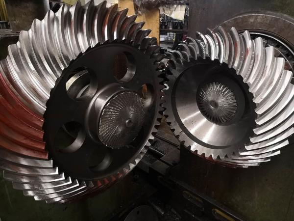 DP1.8 58HRC Surface Hardness Gleason Type Grinding Spiral Bevel Gears for Gear Reduces
