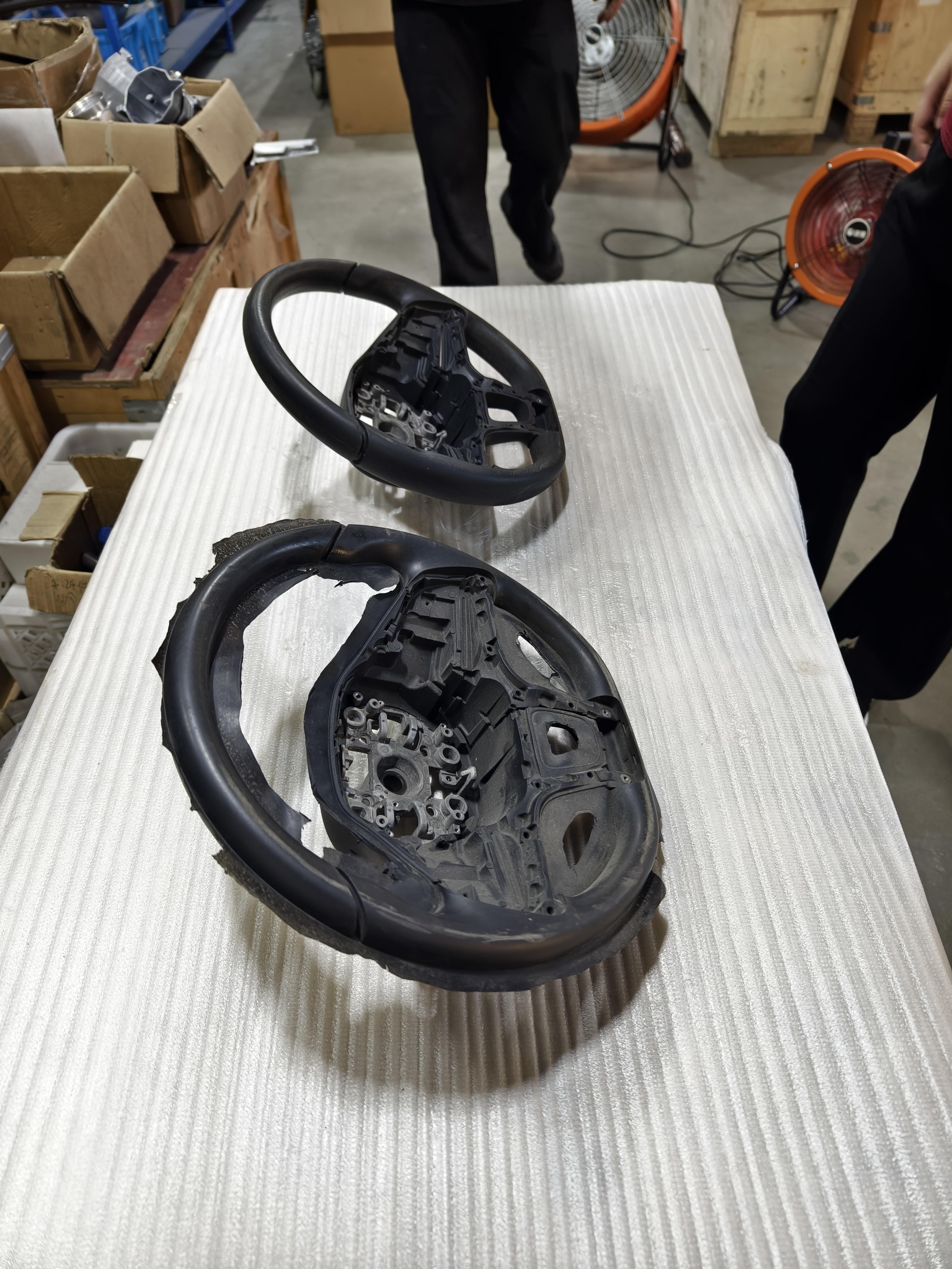 Carbon Steel Industrial Grade Robotic Deburring Machine For Plastic Steering Wheel Core