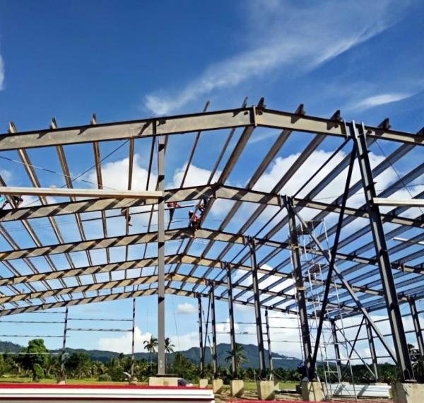 Fabricación de estructuras de acero de precisión para edificios industriales
