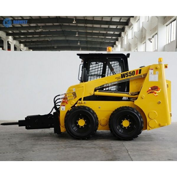 Minicargadora de 700 kg JC45 con varios accesorios en oferta en República Dominicana