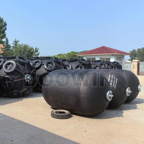 Sling Type Cylindrical Pneumatic Rubber Fenders 0.5m-4.5m For Ship / Dock Protection