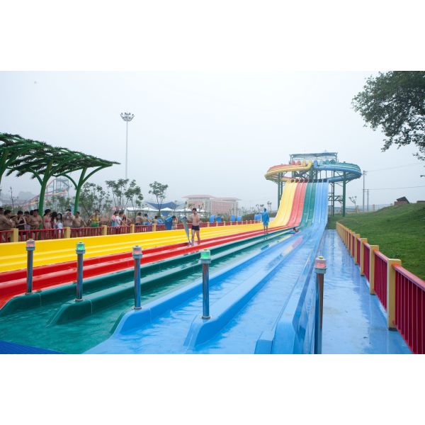 Adult Water Park Equipment / Outdoor Playground Water Slide Customized Size