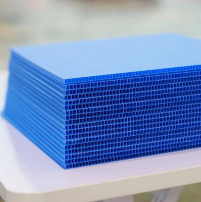Placa plástica 4mm ondulada azul da folha 3mm de Corflute para sinais