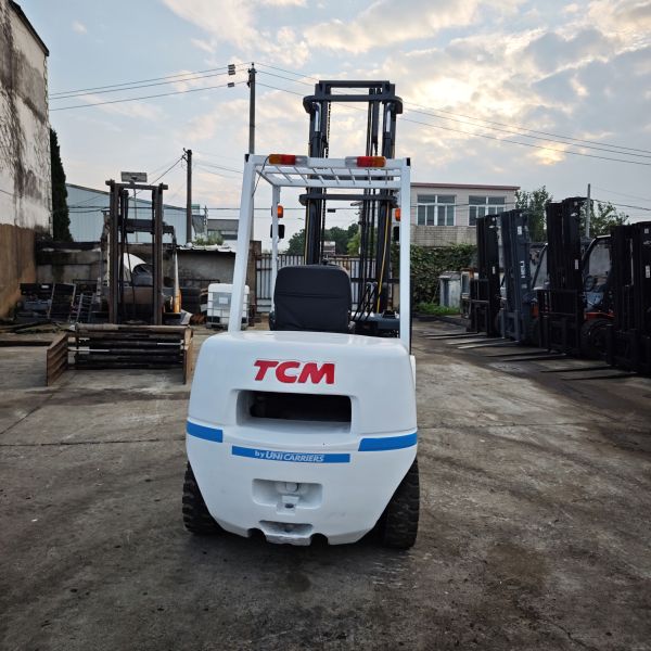 Used  New Model Japanese TCM FD30 3 Ton Diesel Forklift with ISUZU Engine for Ramp and Offroad Operations