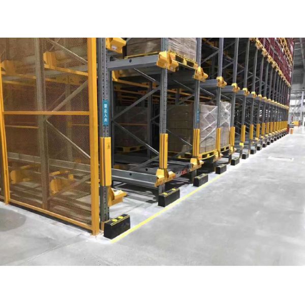 Radio Shuttle Pallet Rack Upright Protectors Rack End Guard Polymer Safety Barrier Traffic Guardrails