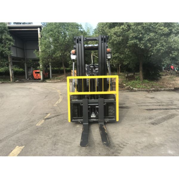 1670mm Long Small Fork Truck , 4.5m 2 Stage Mast Forklift 3.5 Ton 500mm Load Center