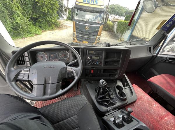 Manual Second Hand Delivery Van 6×4 Drive Mid Capacity Used Delivery Trucks