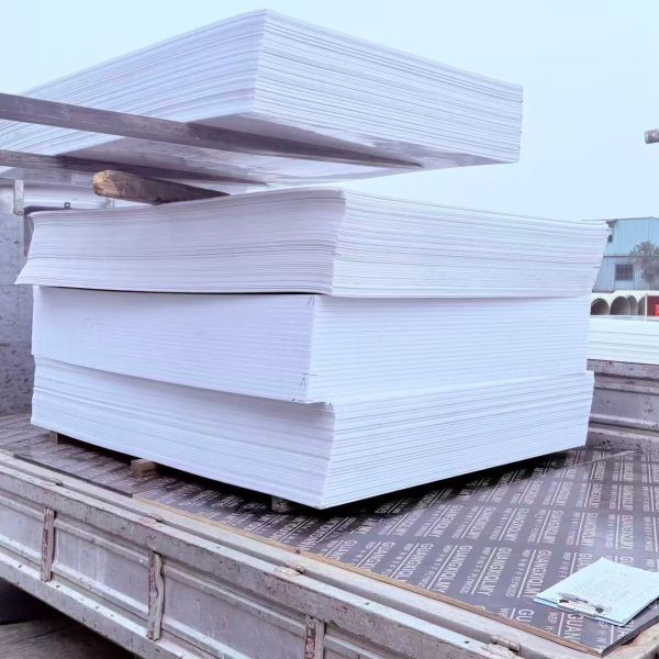 Smooth Surfacefinish Flame Retardant Polycarbonate Sheet Providing Service Life Up To 10 Years Designed For Fire Resistant Industrial