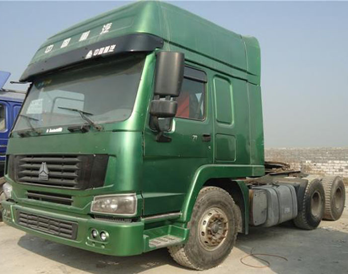 Tractor Truck SINOTRUK HOWO LHD 6X4 Euro2 371HP ZZ4257S3241W