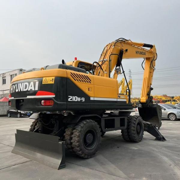 Excavateur à roues Hyundai R210W avec accrochage rapide