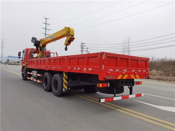 6*4 Boom Dongfeng Straight Telescopic Truck Mounted Crane For Heavy Lifting Needs