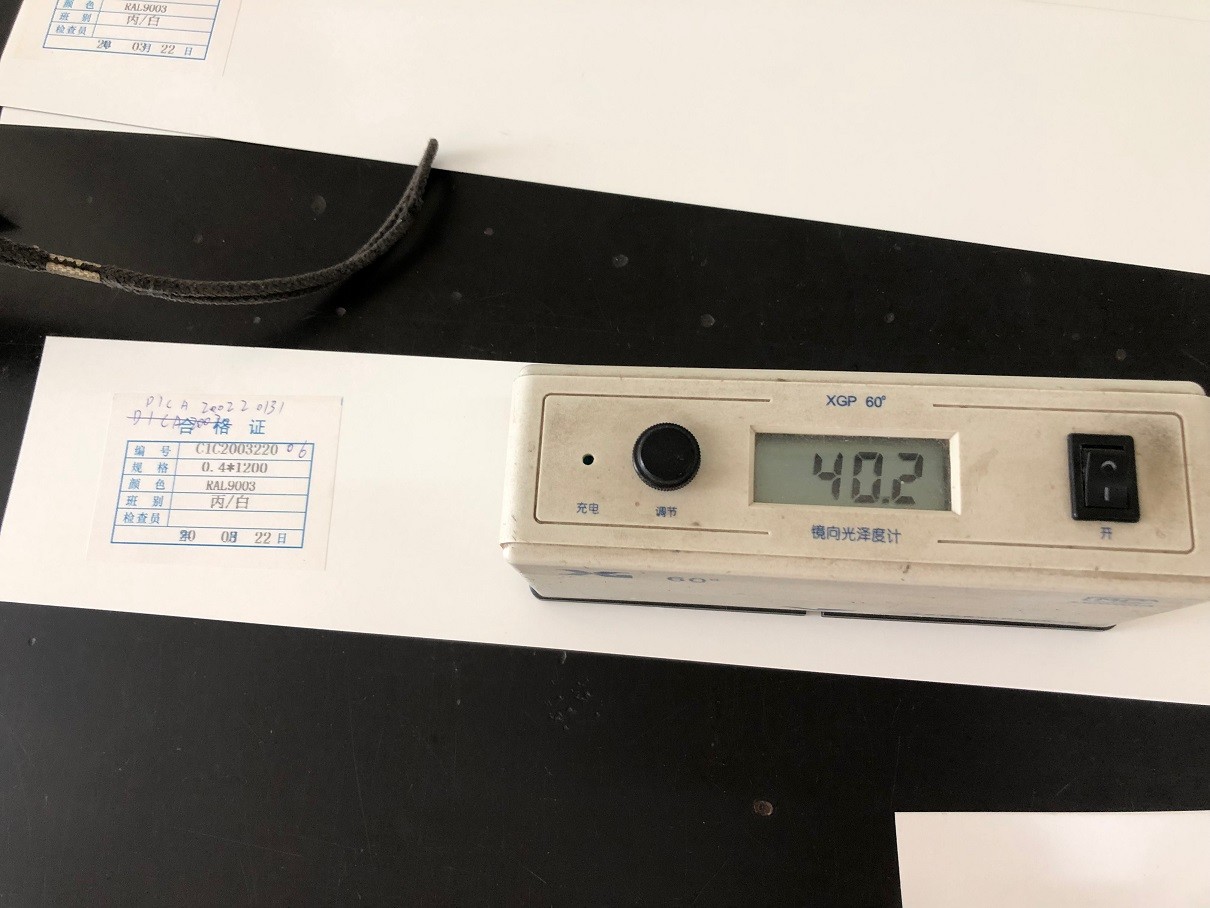 Взвешенный матовый текстурированный стальной лист RAL8017 PVDF 40 лет Z275 PPGI PPGL AZ150 0,60 HDP металлическая крыша