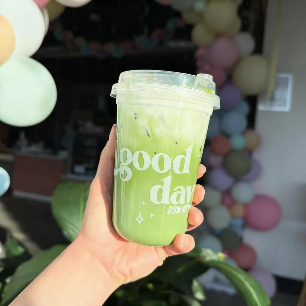 Taza de plástico comercial de calibre 95 en forma de U Bebida de té leche pudín de café sucio Taza de PET con tapa de panda