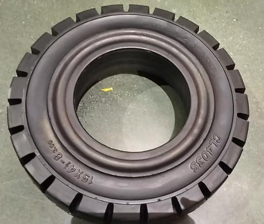 125/75-8 Neumáticos sólidos para montacargas de caucho negro CL403S