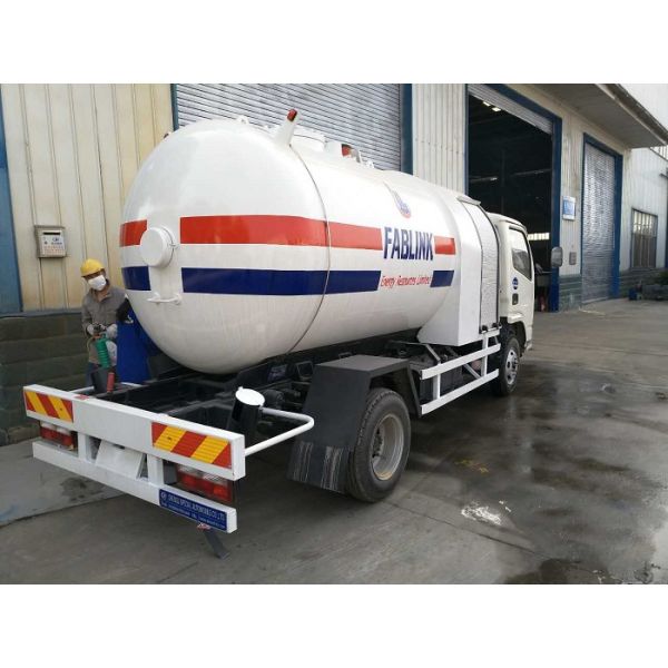 5.5CBM Small Propane Cylinder Truck , 2 Tons Mobile Lpg Truck Tanker