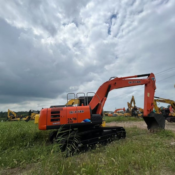 Compact ZX210 Used Hitachi Excavator Heavy Duty Construction Equipment