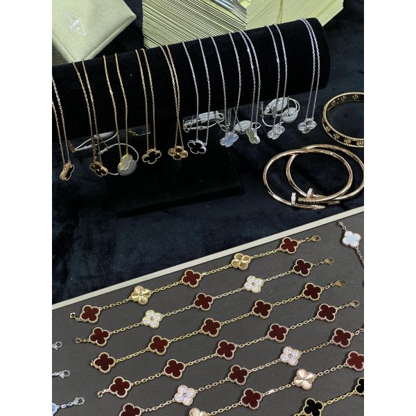 VAN PerleE Sweet Clovers Bracelet 18k Solid Gold Agate Bangle Bracelet