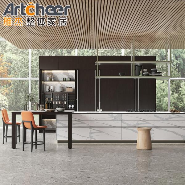 Armário de cozinha moderno e elegante de aço inoxidável em MDF branco com backsplash e ilha