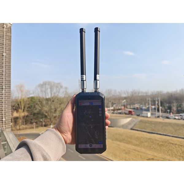 Full Range Scan Handheld Drone Detector WiFi 2.4G 5.8g With 2000-3000M Coverage