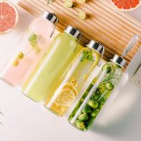 en gros Bouteille d' eau en verre à 500 ml et 750 ml avec bouchon à vis