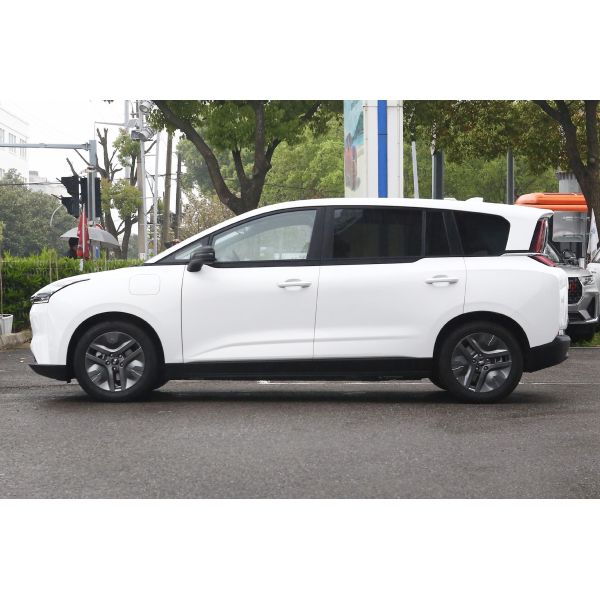 High Performance 5 Seater MPV Electric Car 5 Doors New Energy Benteng NAT 419KM