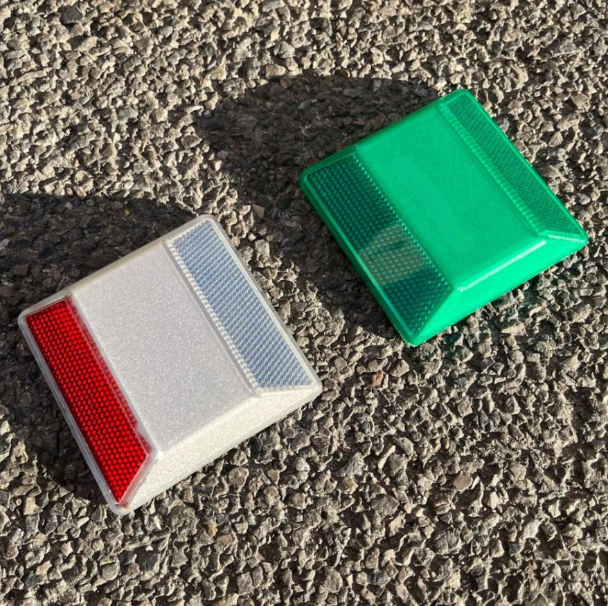 Highway Warning Raised Road Surface Solar Energy Road Stud Cat Eye Reflector