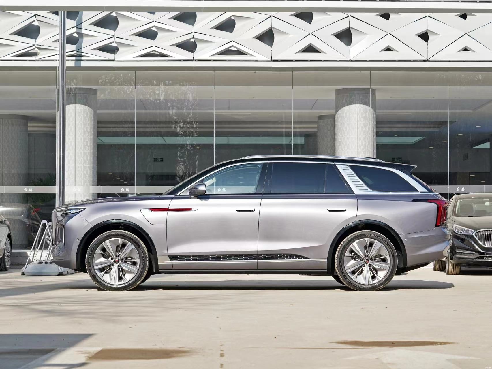 Места Hongqi E-HS9 2022 690KM Qixiang EV большие SUV 6 ИСПРАВЛЯЮТ шестерня AWD
