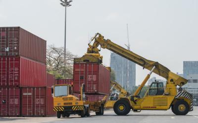 Cargo Trucking Freight Handling Over USA Los Angeles Oakland San Diego Dallas Houston