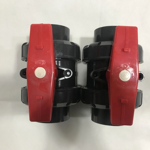 Черный шариковый клапан соединения двойника красного цвета ДН20 УПВК