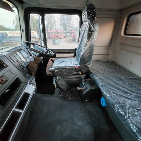 After-sales Service 1 Year Customize 6X4 Tractor Truck Used HOWO Tractors Trucks Head