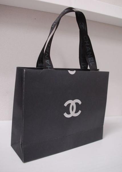 Luxury gift kraftpaper bag with silk ribbon handle