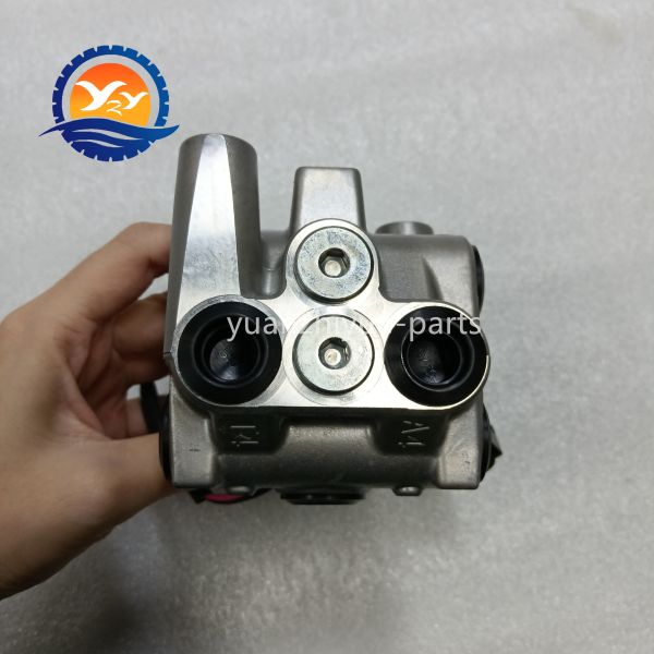 Original 4609630 Valve Lock for Hitachi Excavator ZX200-3 ZX240-3 ZX330-3 ZX350-5N ZX450-3 ZX870-3 Pilot Valve