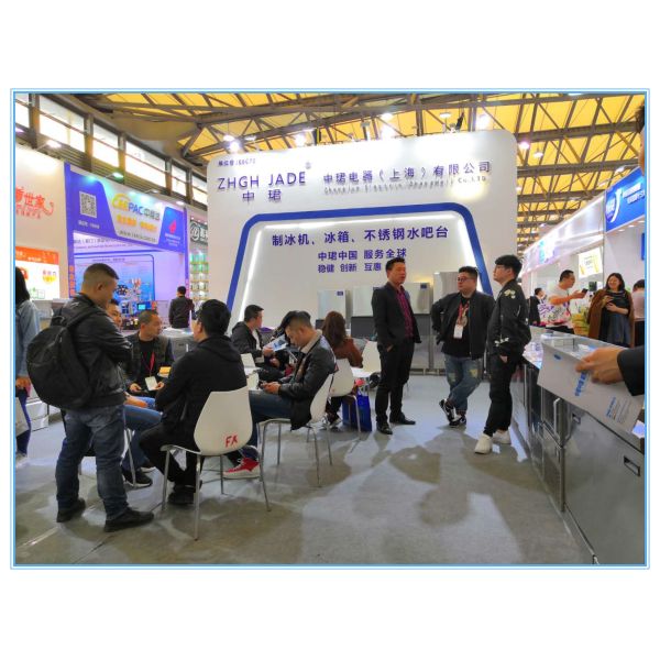 Космос сохраняя крутую машину льда воздуха