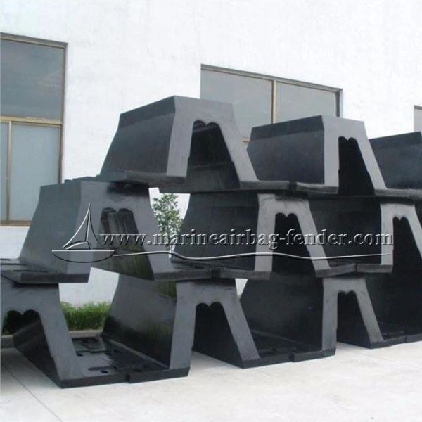 Bolted Arch Marine Rubber Fender Weather Resistant For Dock Protection
