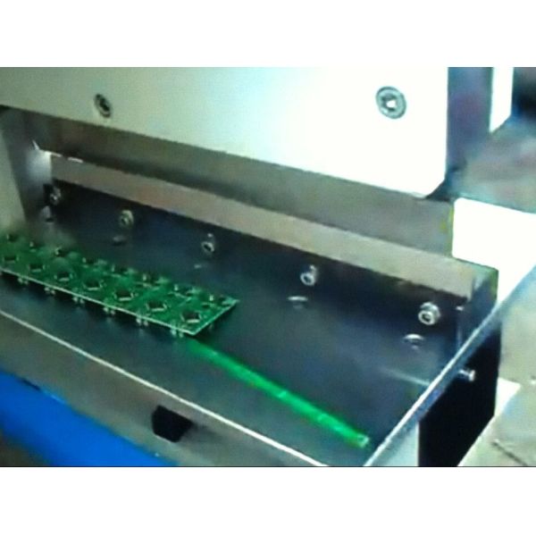FR4 Circuit Board Cutting Machine Assembly, PCB Board Cuttingg Machine in China