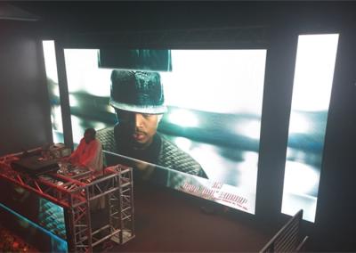 A cabine da exposição de diodo emissor de luz do DJ do fundo de fase do clube noturno conduziu o anúncio da exposição para o partido