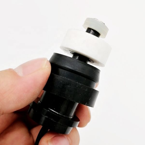 Plastic Coolant Expansion Tank for KATO HD307 HD308 HD250 HD450 HD512 HD513 Models 100% New with Fast Delivery 1-7 Days