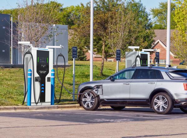 Commercial 160kW EV Charger | Active Dust Removal, Low Energy Consumption, Smart Cable System