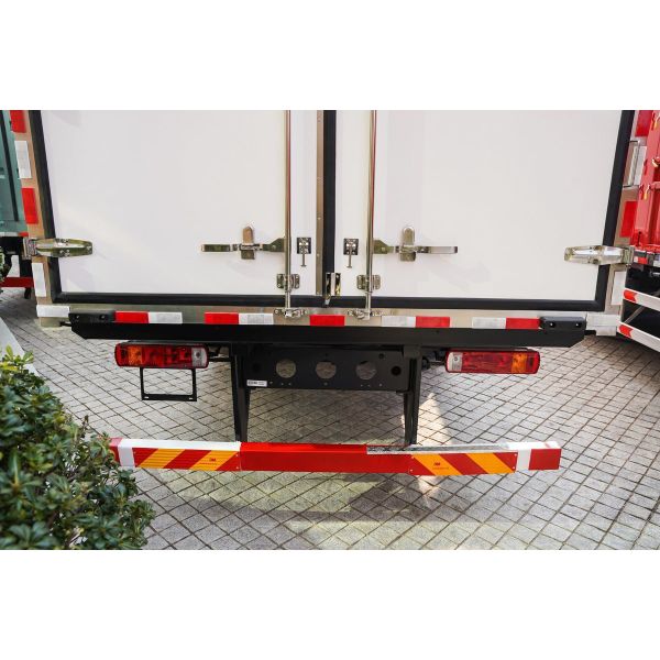 Qingdao Jiefang CA5181 JH6 Half-Row Seats Diesel 10-Speed 350 Hp 4X2 9.7m AMT Automatic Refrigerated Truck