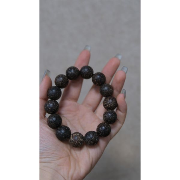 Hainan Qinan Agarwood Beads Customized Into Exquisite Bracelets