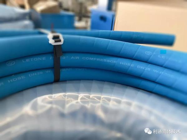 Premium Flexible Rubber Hydraulic Hose 1/4-2 SAE 100R2AT