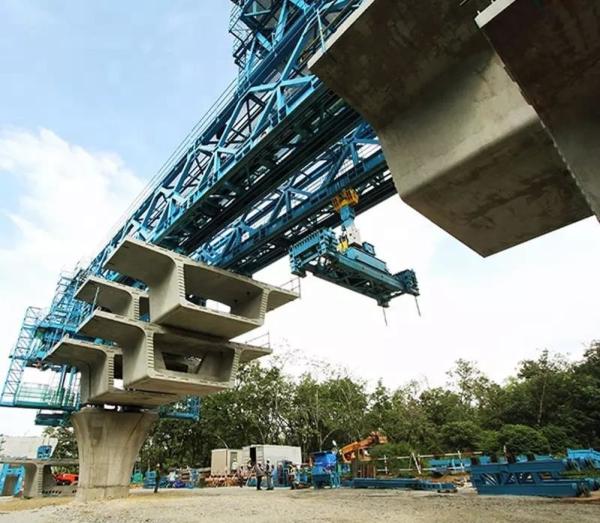 CE  Erection Full Beam Launcher Crane 600T Bridge Girder Launching Machine