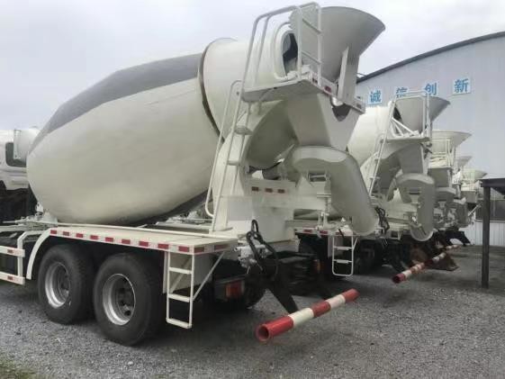 Евро III привело конкретный смеситель перевозит тележку на грузовиках 10m3 смесителя Zoomlion с шасси HINO 700