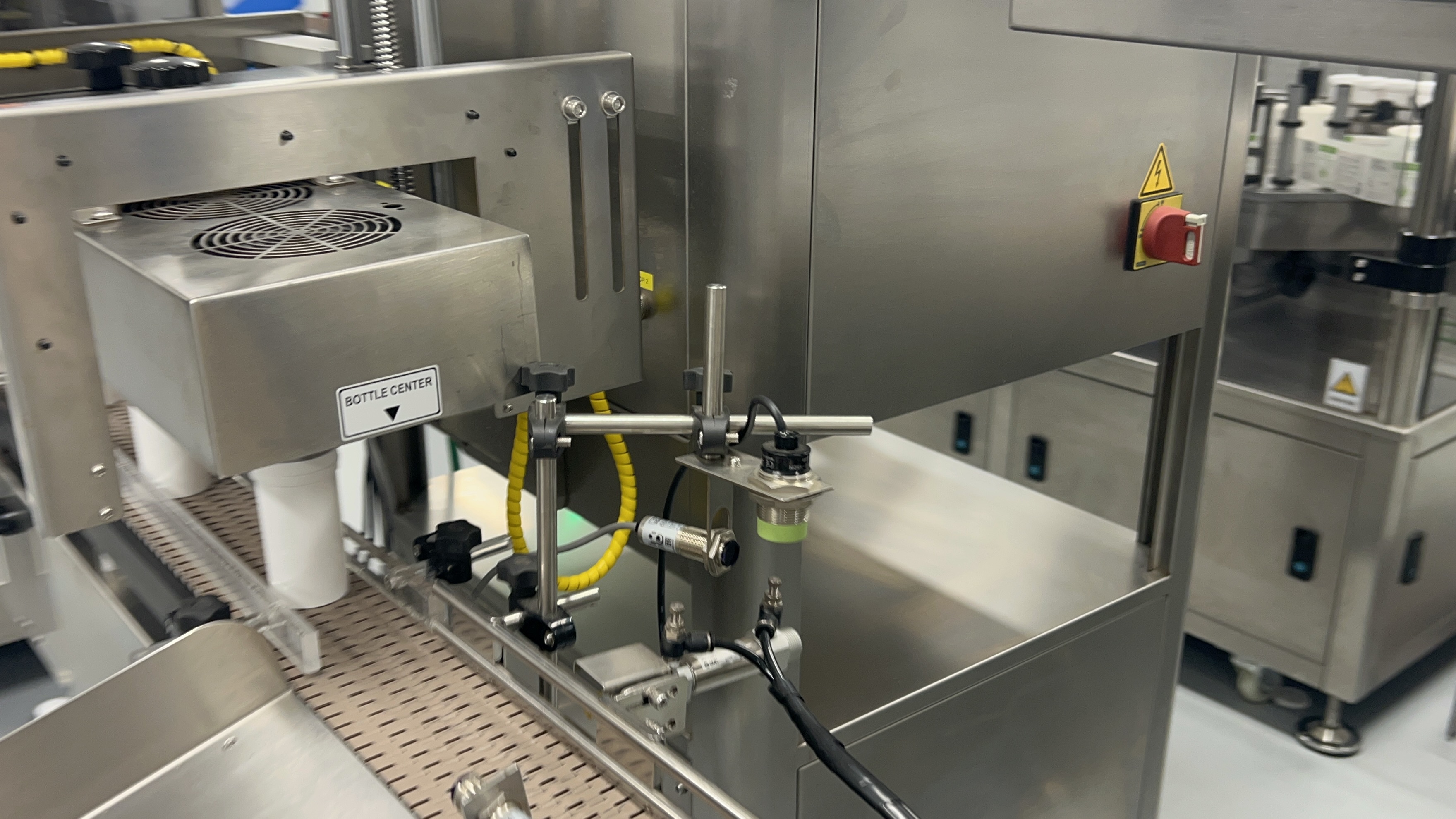 BPF-200 Aluminum Foil Sealing Machine with 250 BPM Capacity, 304 Stainless Steel Construction, and Dual Cooling System