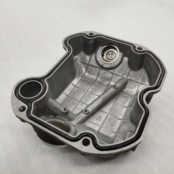 Parties d'assemblage de moteurs à motocyclettes à injection directe pour têtes de cylindres de moteurs communs