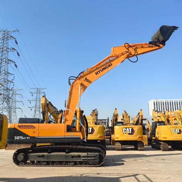 30 Ton Hyundai Used Excavators Backhoe Digger 1.45m3 Capacity Heavy Equipment Machine
