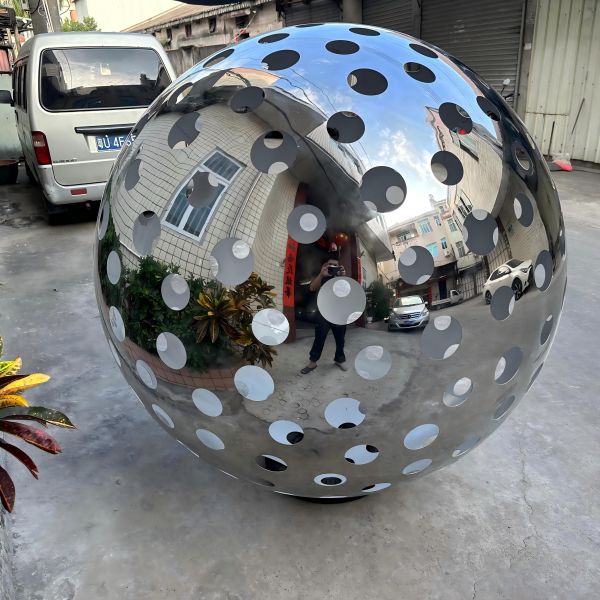 Laser Cutting Metal Art Sculpture OEM Stainless Steel Sphere Sculpture With Circular Holes