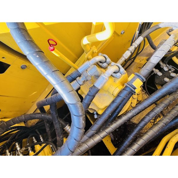 Original Used Komatsu Excavator PC200-8 Secondhan Crawer Excavator PC200-7 PC220-8