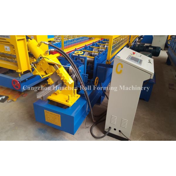 Las correas de acero de C ruedan formando la máquina controlada por el inversor del vector del PLC