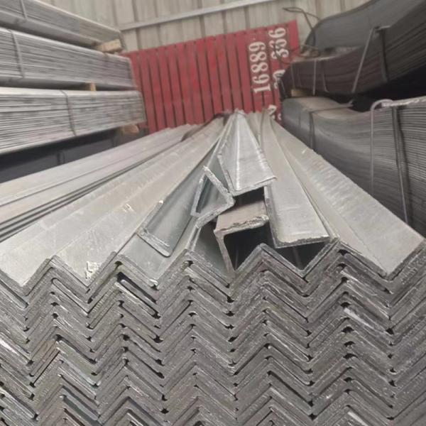 Q235 Galvanized Steel Angle Sizes 140mm Edge Width Hot Dipped